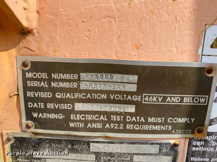 image for item HE9844 1997 Ford FT900  bucket truck