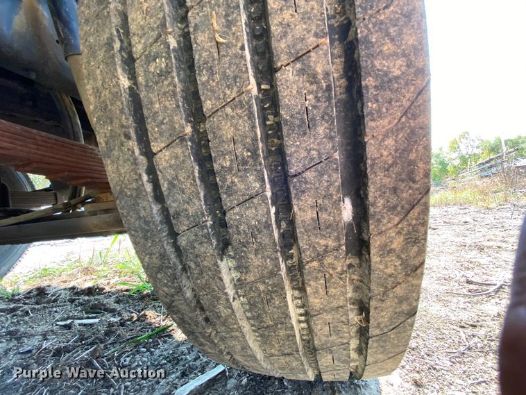 image for item HE9844 1997 Ford FT900  bucket truck