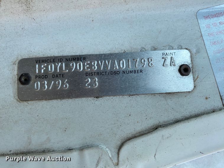 image for item HE9844 1997 Ford FT900  bucket truck