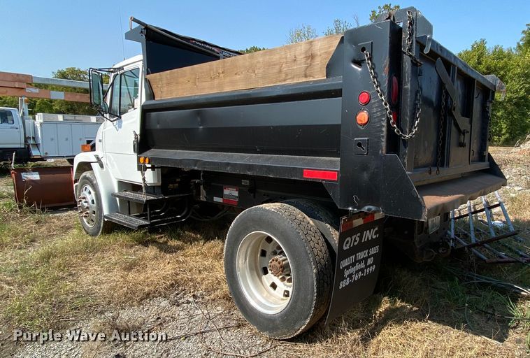 image for item HE9845 1999 Freightliner FL70  dump truck