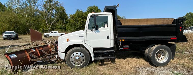 image for item HE9845 1999 Freightliner FL70  dump truck