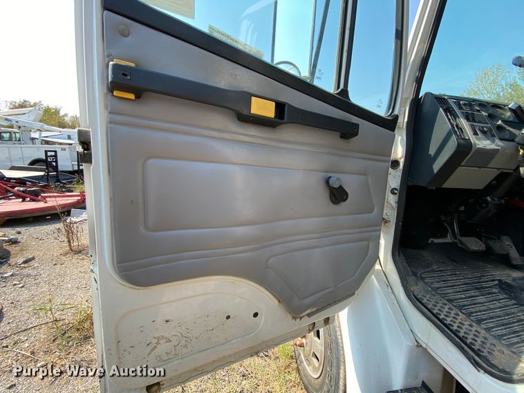 image for item HE9845 1999 Freightliner FL70  dump truck