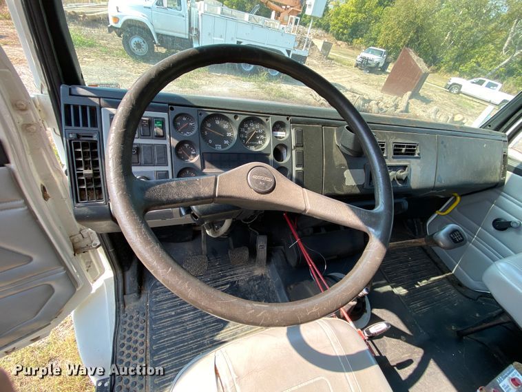 image for item HE9845 1999 Freightliner FL70  dump truck