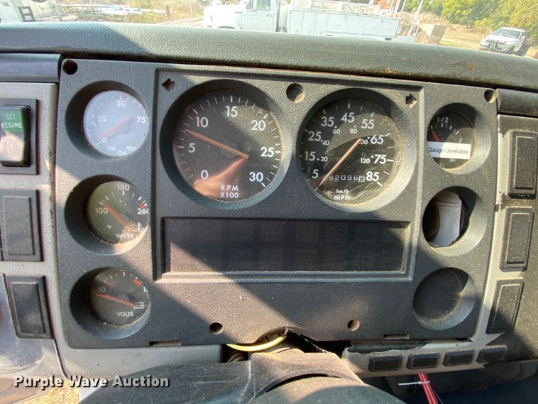 image for item HE9845 1999 Freightliner FL70  dump truck