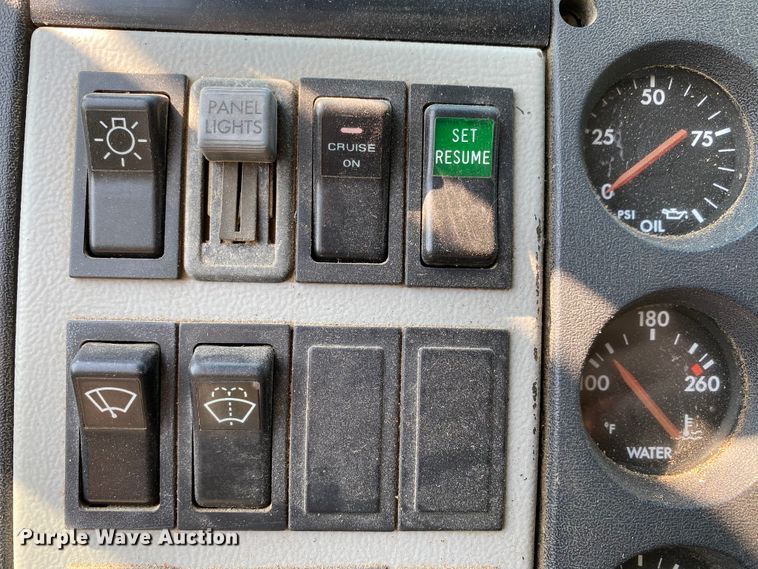 image for item HE9845 1999 Freightliner FL70  dump truck