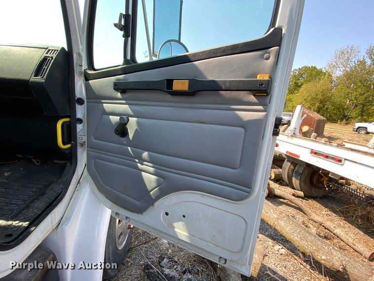 image for item HE9845 1999 Freightliner FL70  dump truck