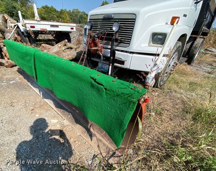 image for item HE9845 1999 Freightliner FL70  dump truck