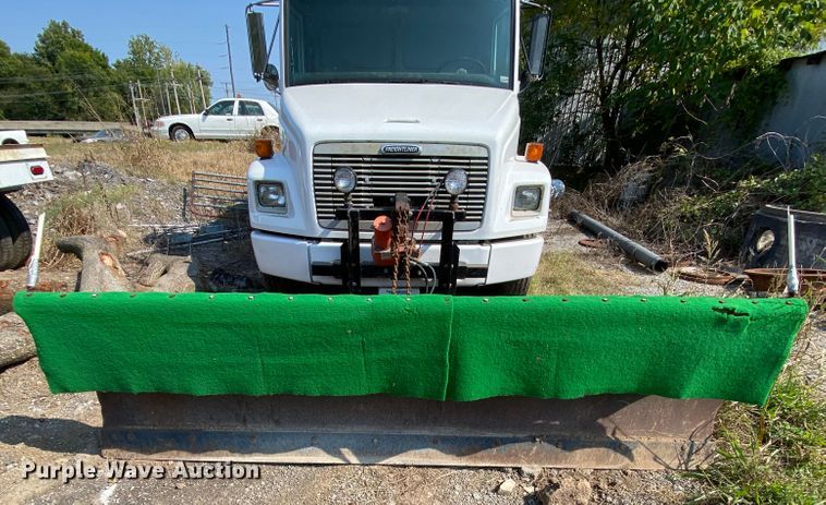 image for item HE9845 1999 Freightliner FL70  dump truck