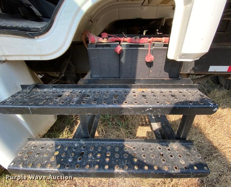 image for item HE9845 1999 Freightliner FL70  dump truck