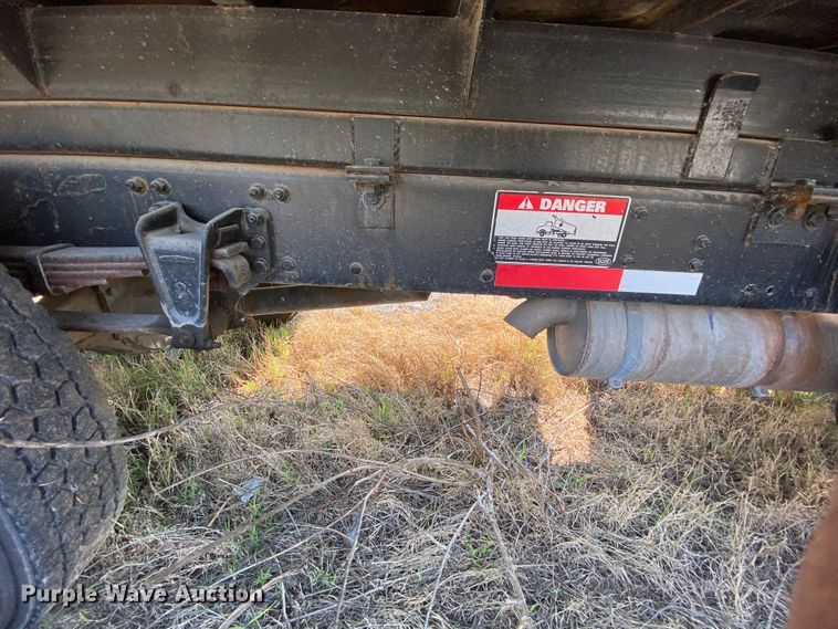 image for item HE9845 1999 Freightliner FL70  dump truck