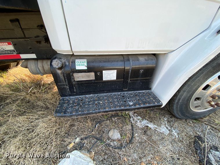 image for item HE9845 1999 Freightliner FL70  dump truck