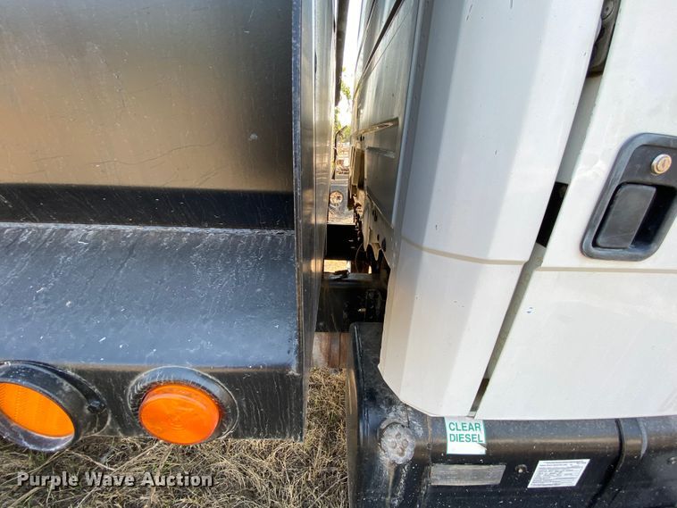 image for item HE9845 1999 Freightliner FL70  dump truck