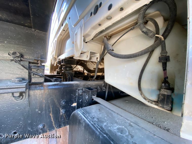 image for item HE9845 1999 Freightliner FL70  dump truck