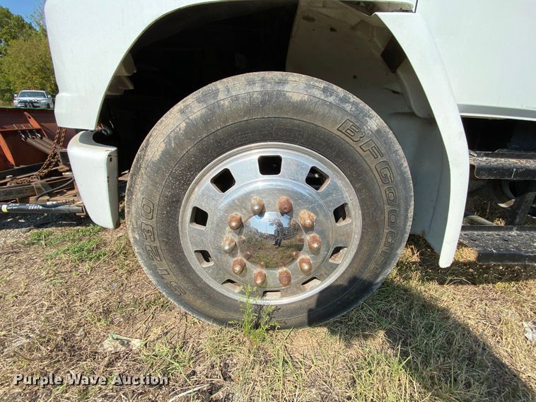 image for item HE9845 1999 Freightliner FL70  dump truck