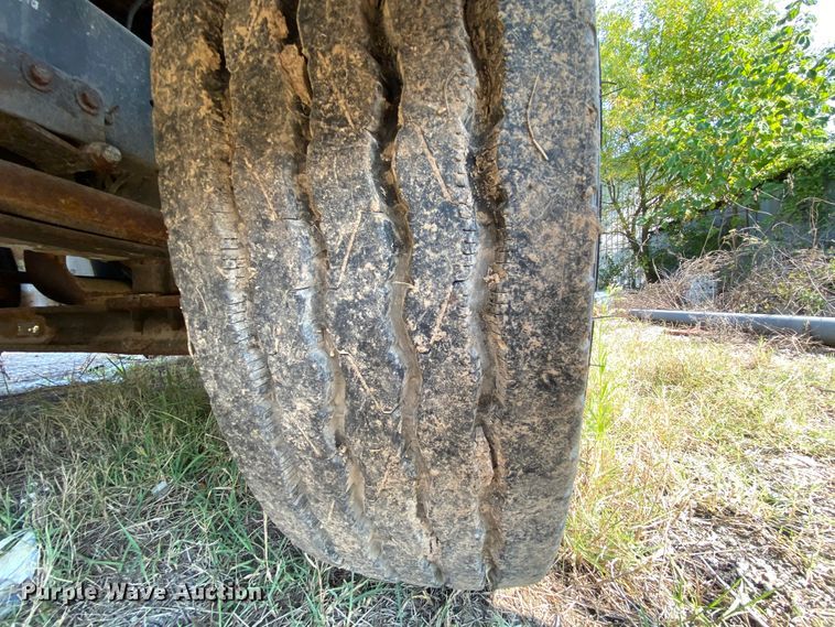 image for item HE9845 1999 Freightliner FL70  dump truck