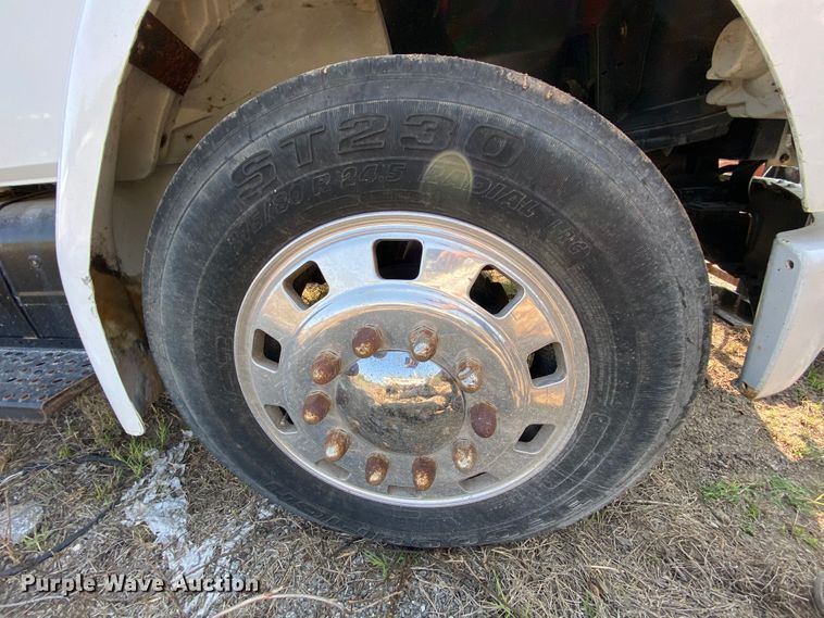 image for item HE9845 1999 Freightliner FL70  dump truck