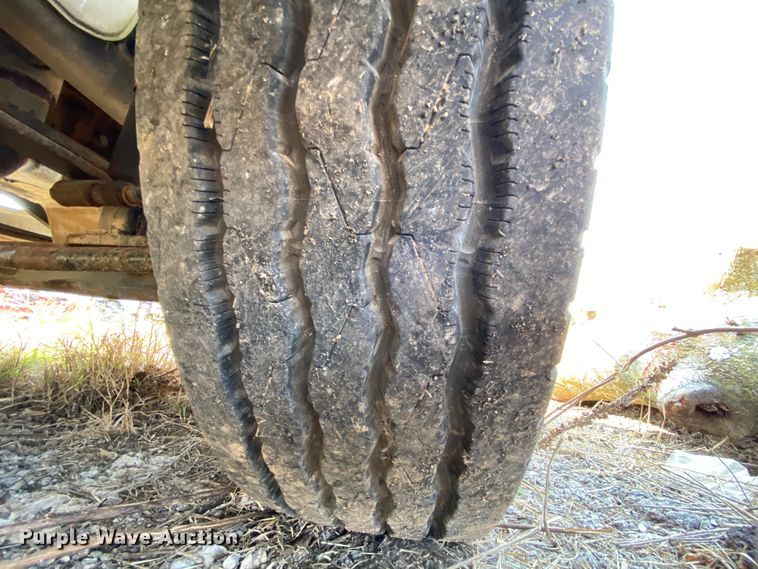 image for item HE9845 1999 Freightliner FL70  dump truck