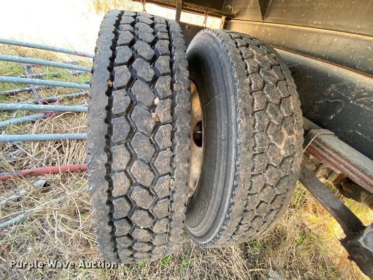 image for item HE9845 1999 Freightliner FL70  dump truck