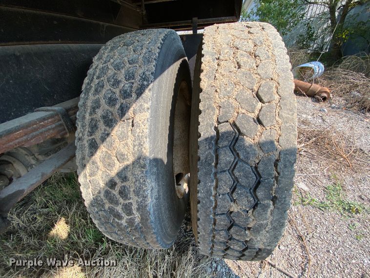 image for item HE9845 1999 Freightliner FL70  dump truck