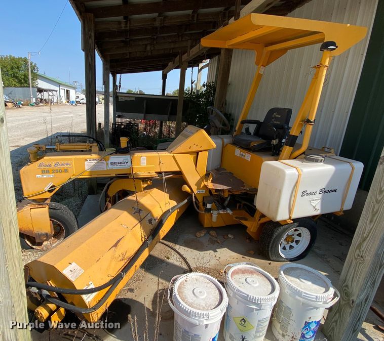 image for item HE9846 Broce Broom BB-250-B  broom