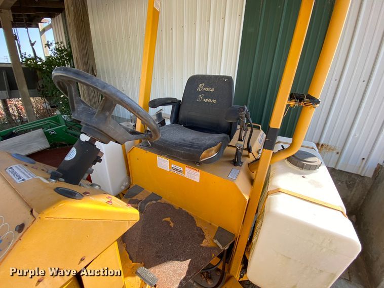 image for item HE9846 Broce Broom BB-250-B  broom