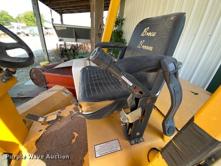 image for item HE9846 Broce Broom BB-250-B  broom