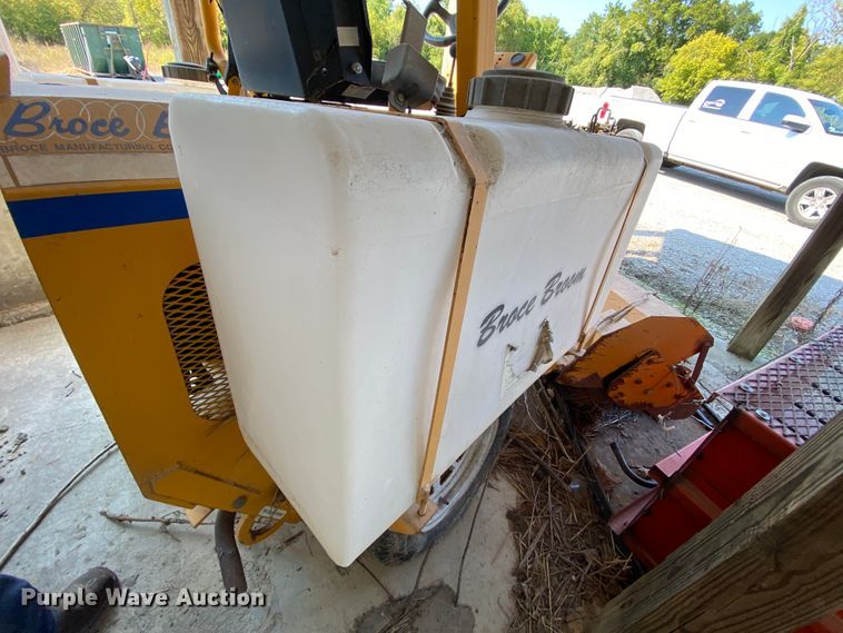 image for item HE9846 Broce Broom BB-250-B  broom