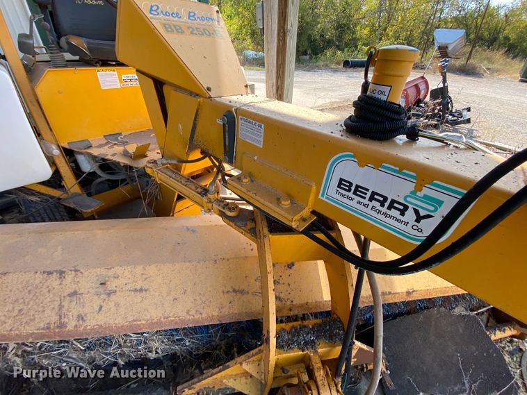 image for item HE9846 Broce Broom BB-250-B  broom