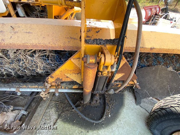 image for item HE9846 Broce Broom BB-250-B  broom