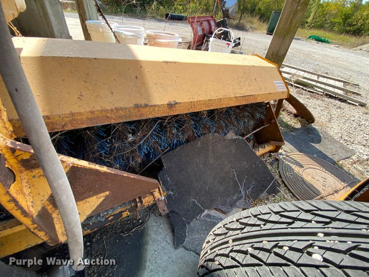 image for item HE9846 Broce Broom BB-250-B  broom