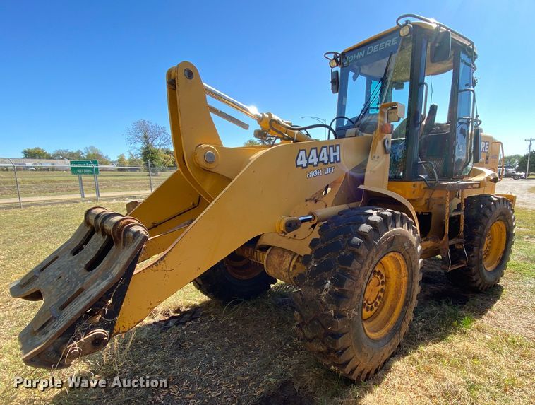 image for item HE9873 2003 John Deere 444H  wheel loader
