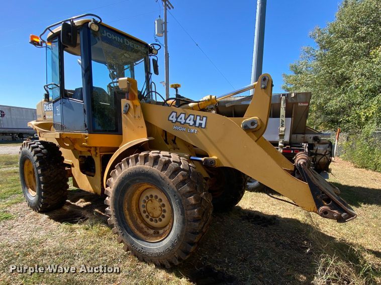 image for item HE9873 2003 John Deere 444H  wheel loader
