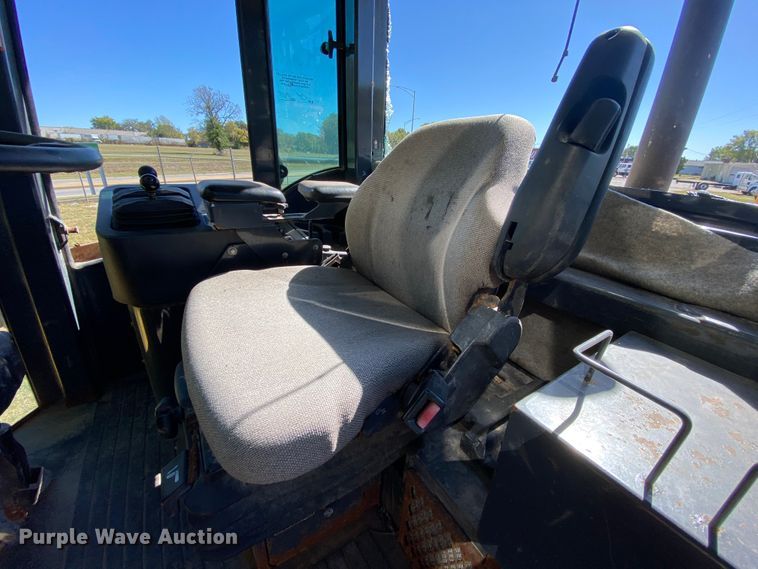 image for item HE9873 2003 John Deere 444H  wheel loader