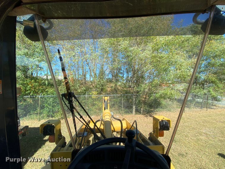 image for item HE9873 2003 John Deere 444H  wheel loader