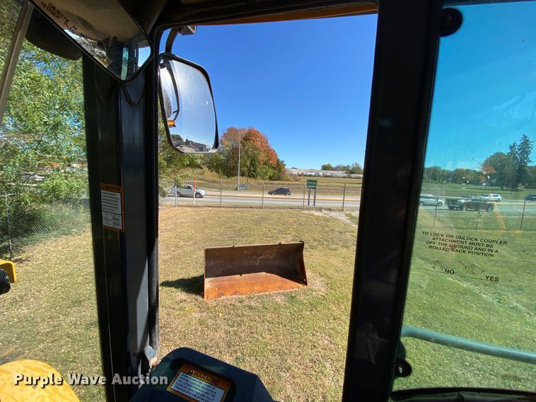 image for item HE9873 2003 John Deere 444H  wheel loader