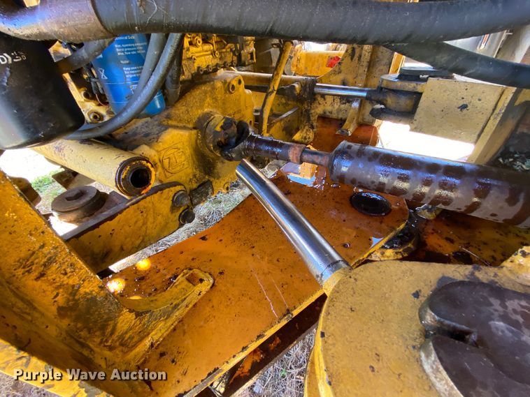 image for item HE9873 2003 John Deere 444H  wheel loader