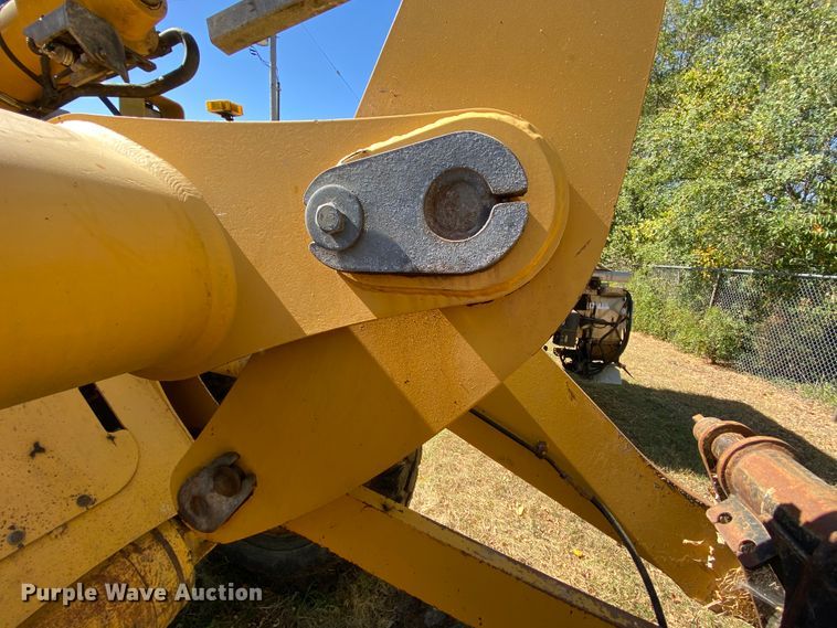 image for item HE9873 2003 John Deere 444H  wheel loader
