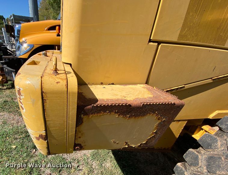 image for item HE9873 2003 John Deere 444H  wheel loader