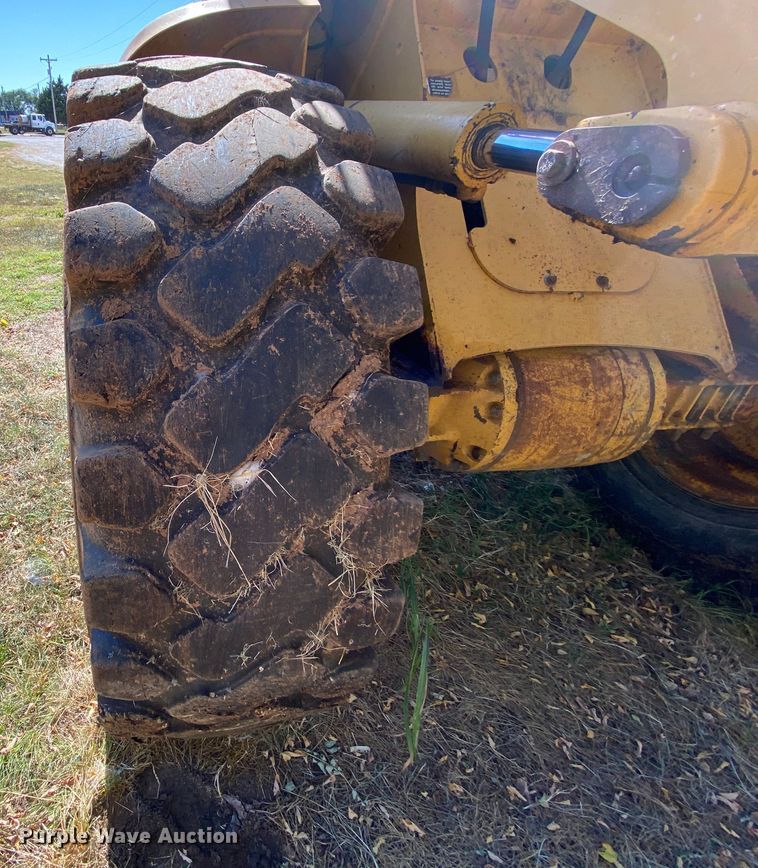 image for item HE9873 2003 John Deere 444H  wheel loader