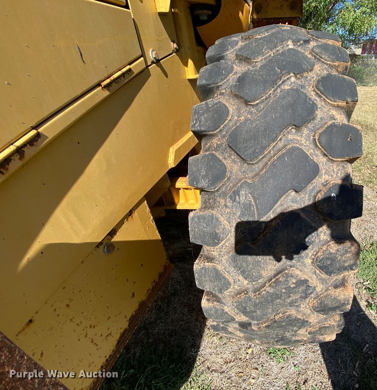image for item HE9873 2003 John Deere 444H  wheel loader
