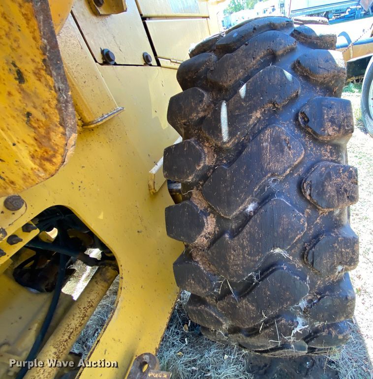 image for item HE9873 2003 John Deere 444H  wheel loader