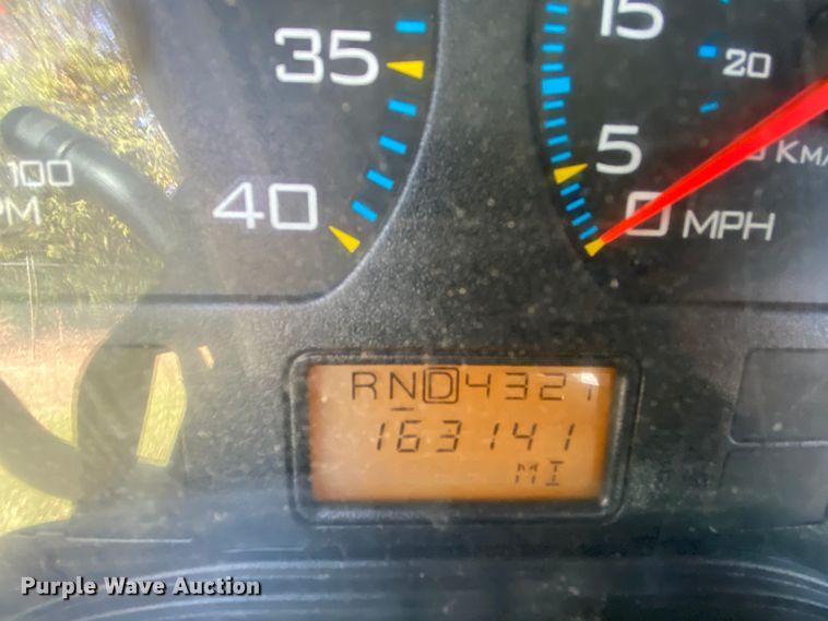 image for item HE9875 2006 International 7400  spreader truck