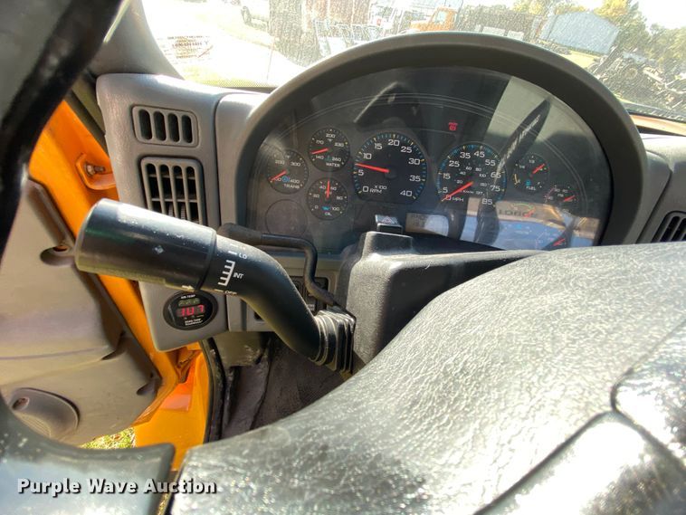 image for item HE9875 2006 International 7400  spreader truck