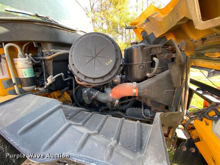 image for item HE9875 2006 International 7400  spreader truck