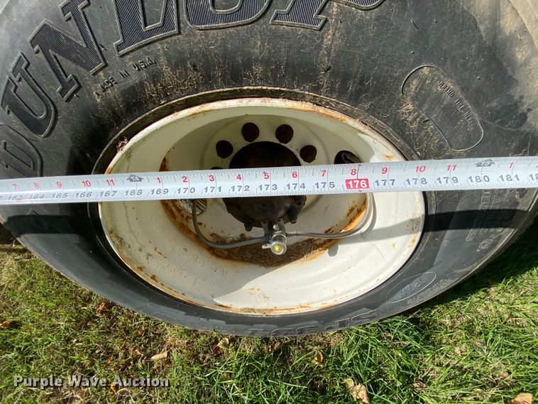 image for item HE9875 2006 International 7400  spreader truck