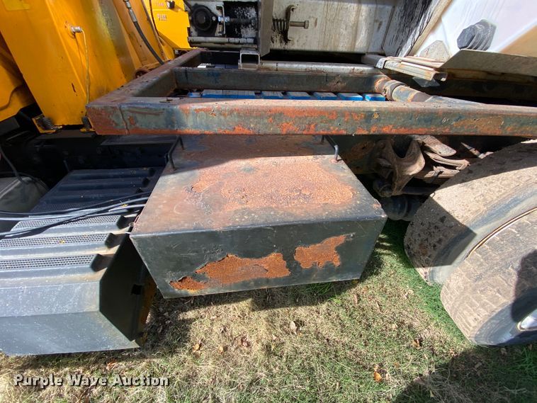 image for item HE9875 2006 International 7400  spreader truck