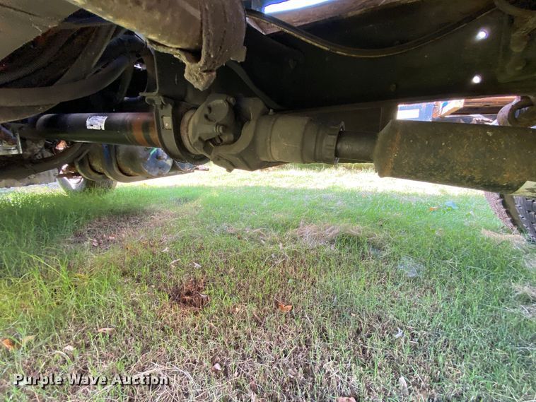 image for item HE9875 2006 International 7400  spreader truck