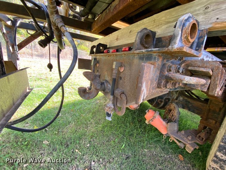 image for item HE9875 2006 International 7400  spreader truck