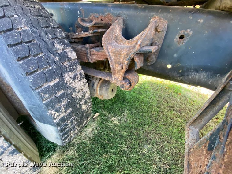 image for item HE9875 2006 International 7400  spreader truck