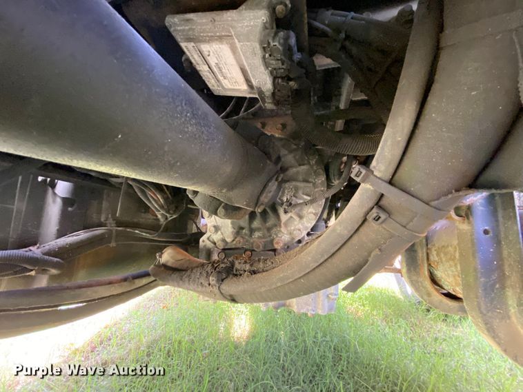 image for item HE9875 2006 International 7400  spreader truck